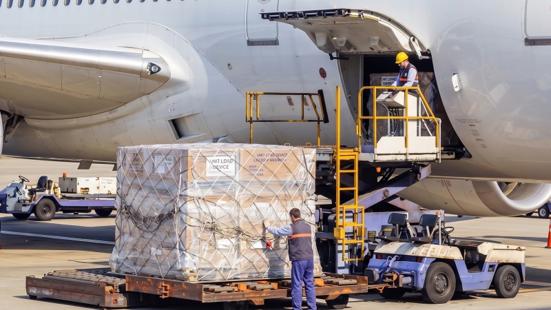 Proses loading Cargo udara Bekasi